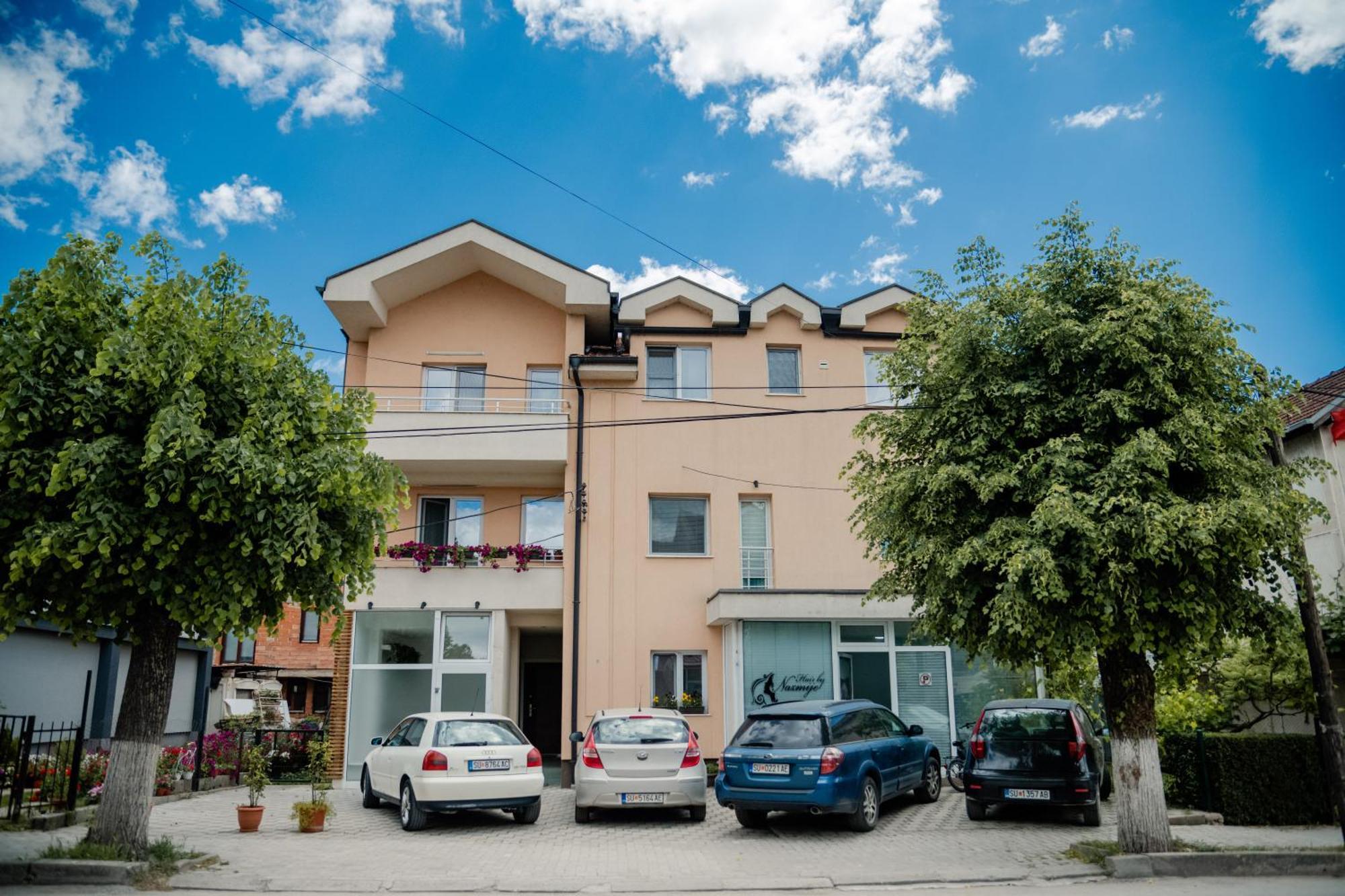 Central Modern Apt With Garden ستروغا المظهر الخارجي الصورة